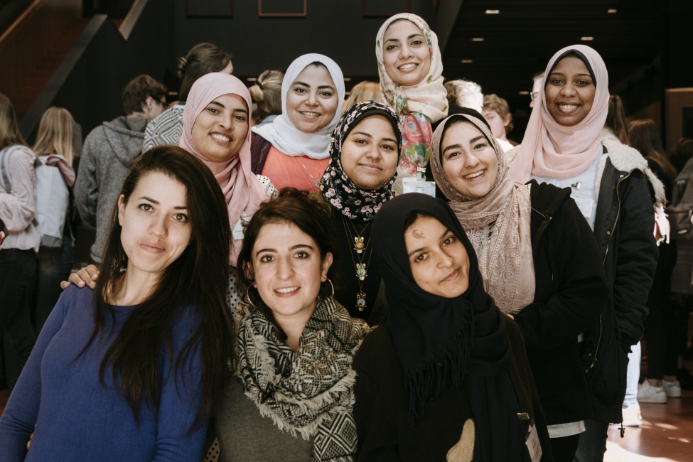 Neun junge Frauen des kulturweit-Incoming-Projekts beim Gruppenfoto.