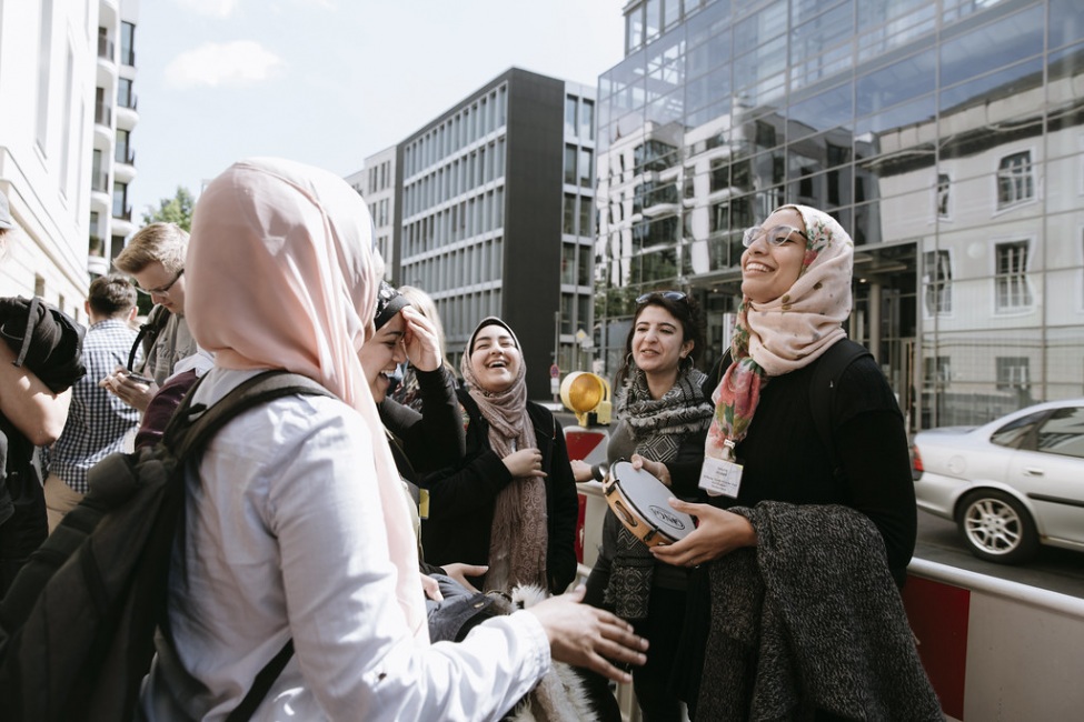 kulturweit-Hospitantinnen bei ihrer Begrüßung in der Barenboim Said Akademie in Berlin 2017