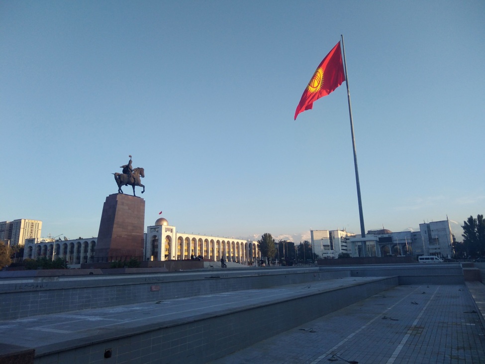 Das Bild zeigt einen Palast in Bischkek